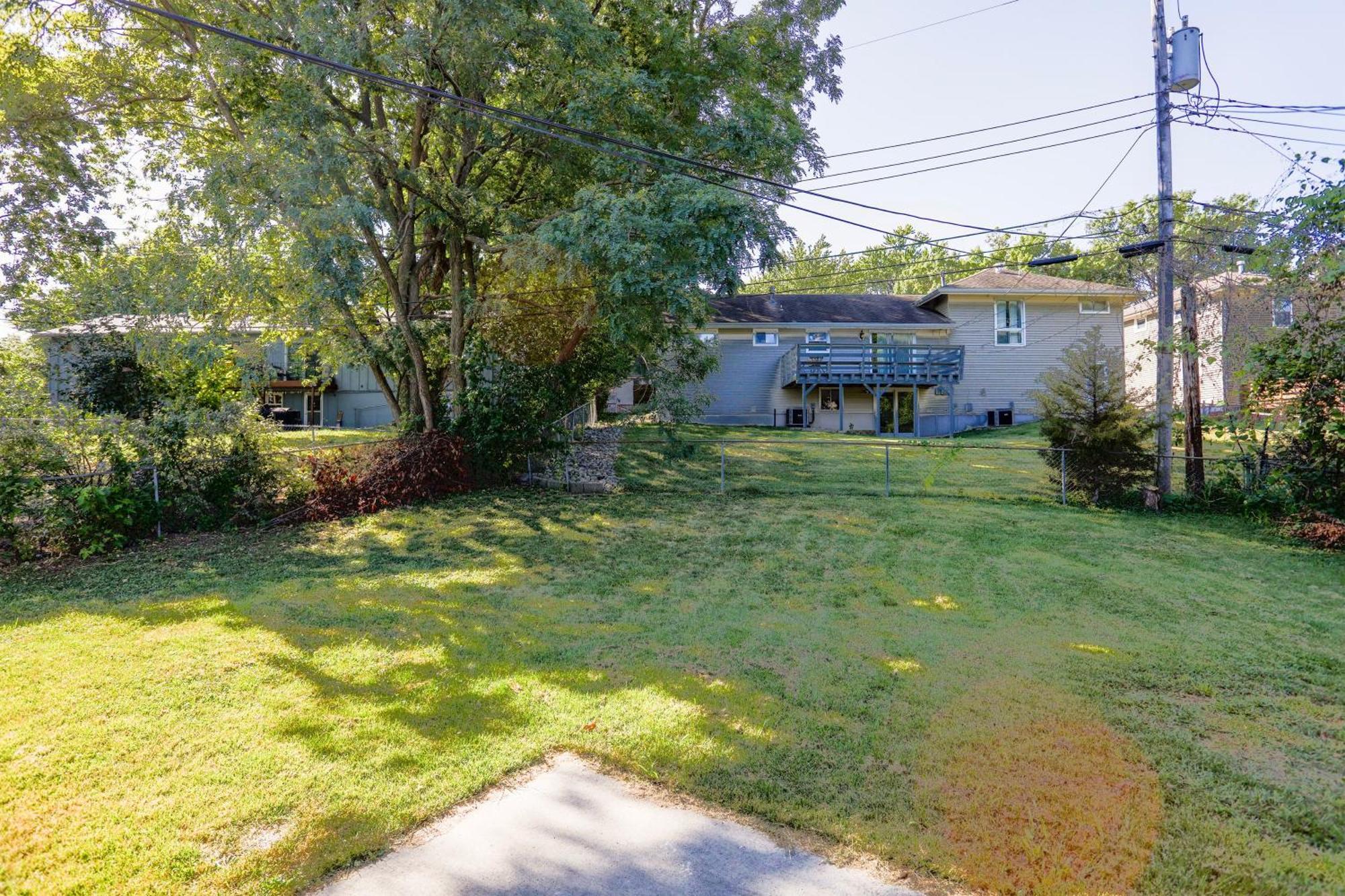 Family Friendly Overland Park Home Exterior photo